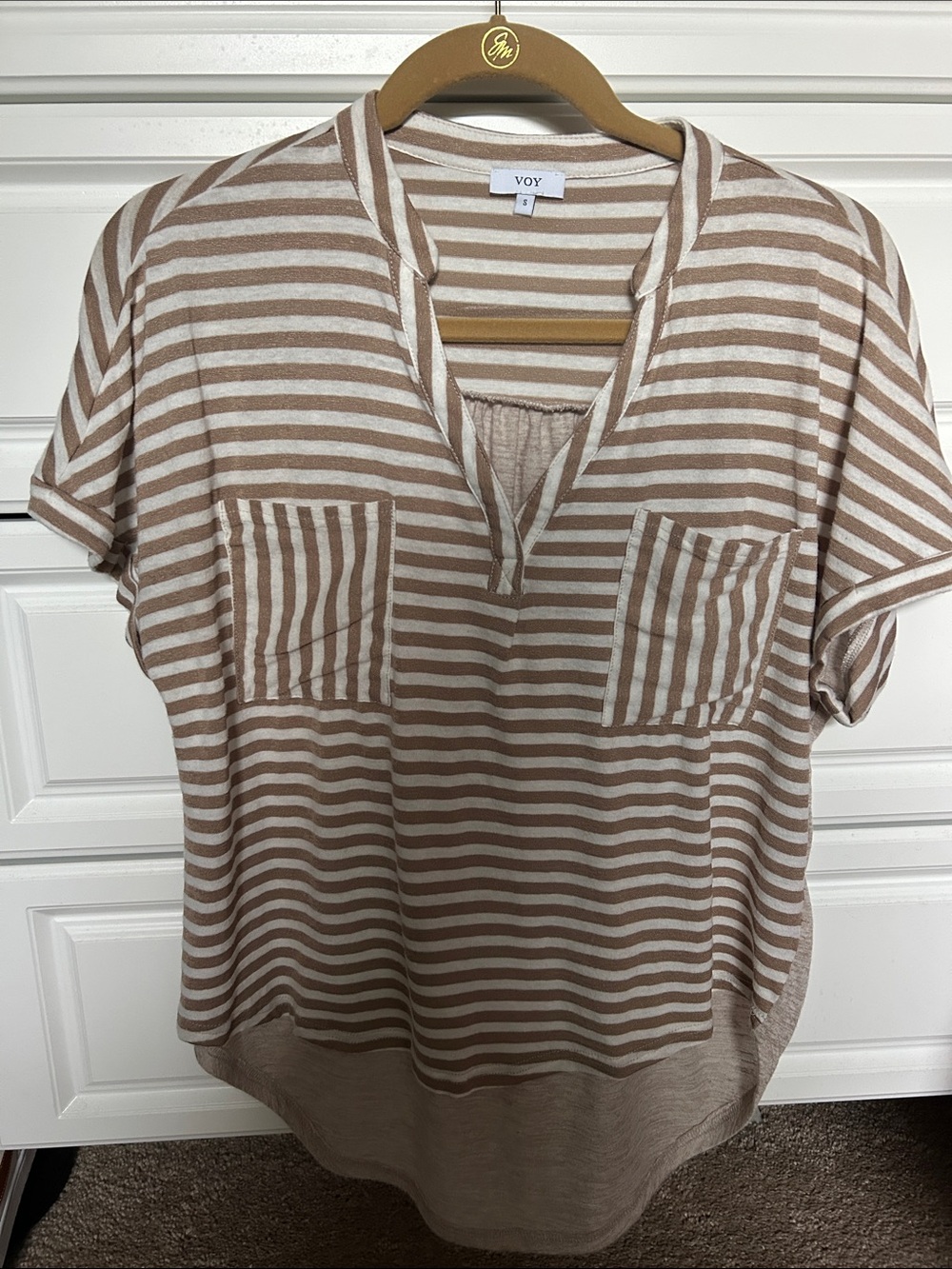Voy Striped Pocket Short-Sleeve Top in Beige and White